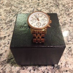 MICHAEL KORS ROSE GOLD WATCH